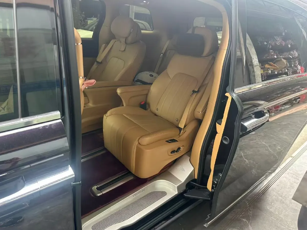 2024 Voyah Dream 1.5T 150HP L4 PHEV 43KWH,autocango,china used car exporter,china ev exporter,chinese used car exporter,chinese used ev exporter