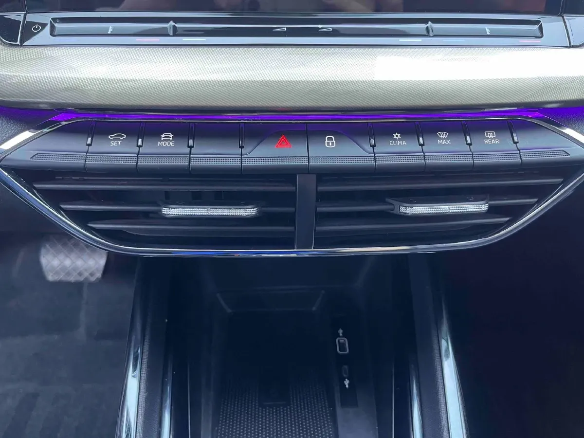 2022 Skoda Octavia 1.4T 150HP L4 7DCT,autocango,china used car exporter,china ev exporter,chinese used car exporter,chinese used ev exporter