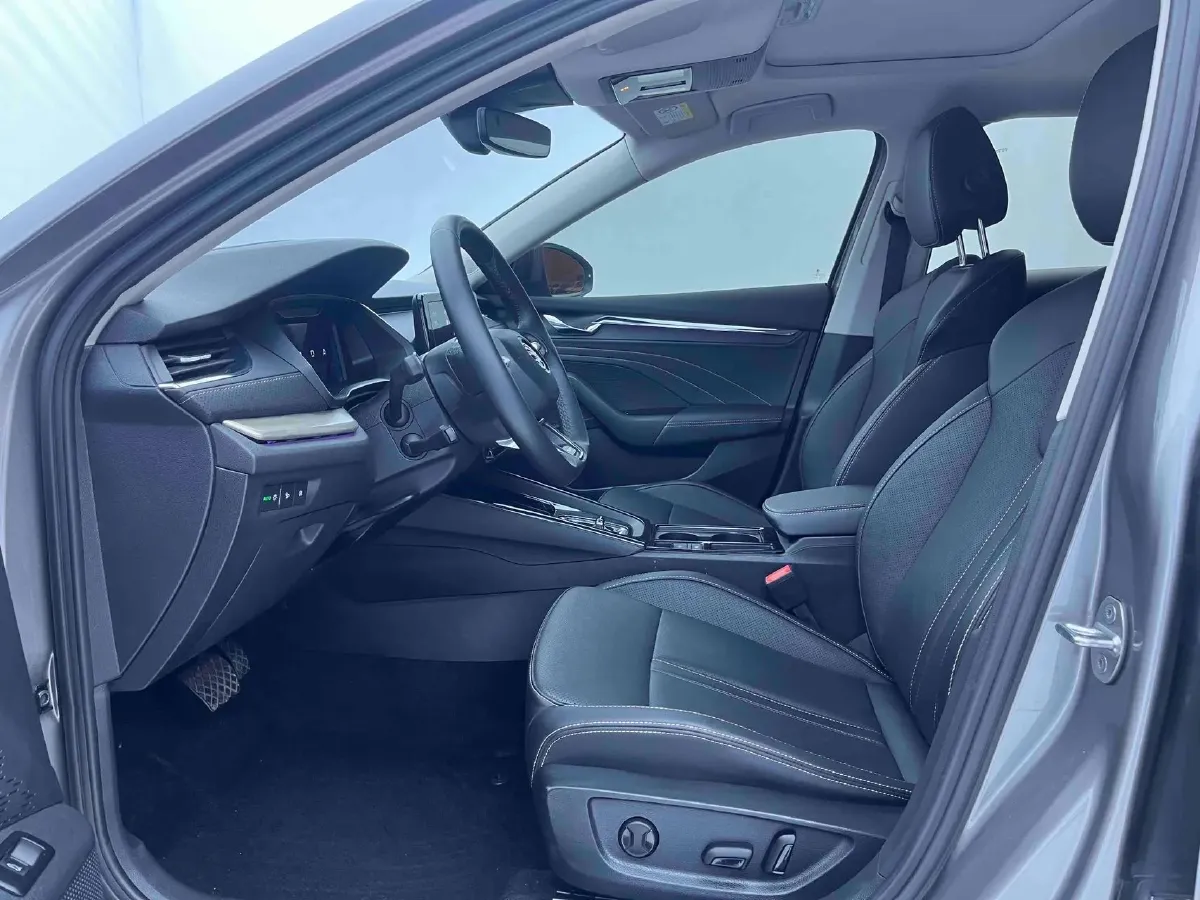 2022 Skoda Octavia 1.4T 150HP L4 7DCT,autocango,china used car exporter,china ev exporter,chinese used car exporter,chinese used ev exporter