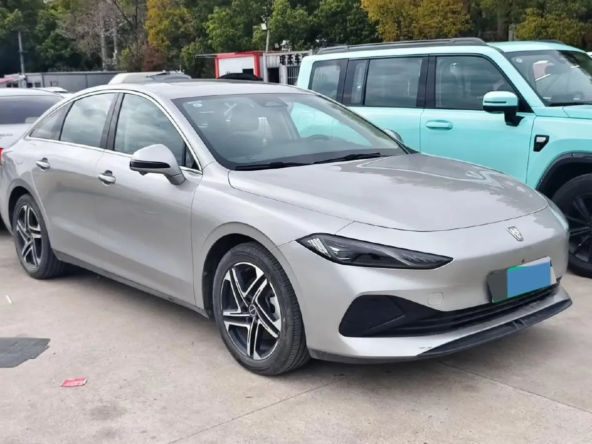 2023 Roewe D7 1.5L 112HP L4 1DHT PHEV 21.4KWH,autocango,china used car exporter,china ev exporter,chinese used car exporter,chinese used ev exporter