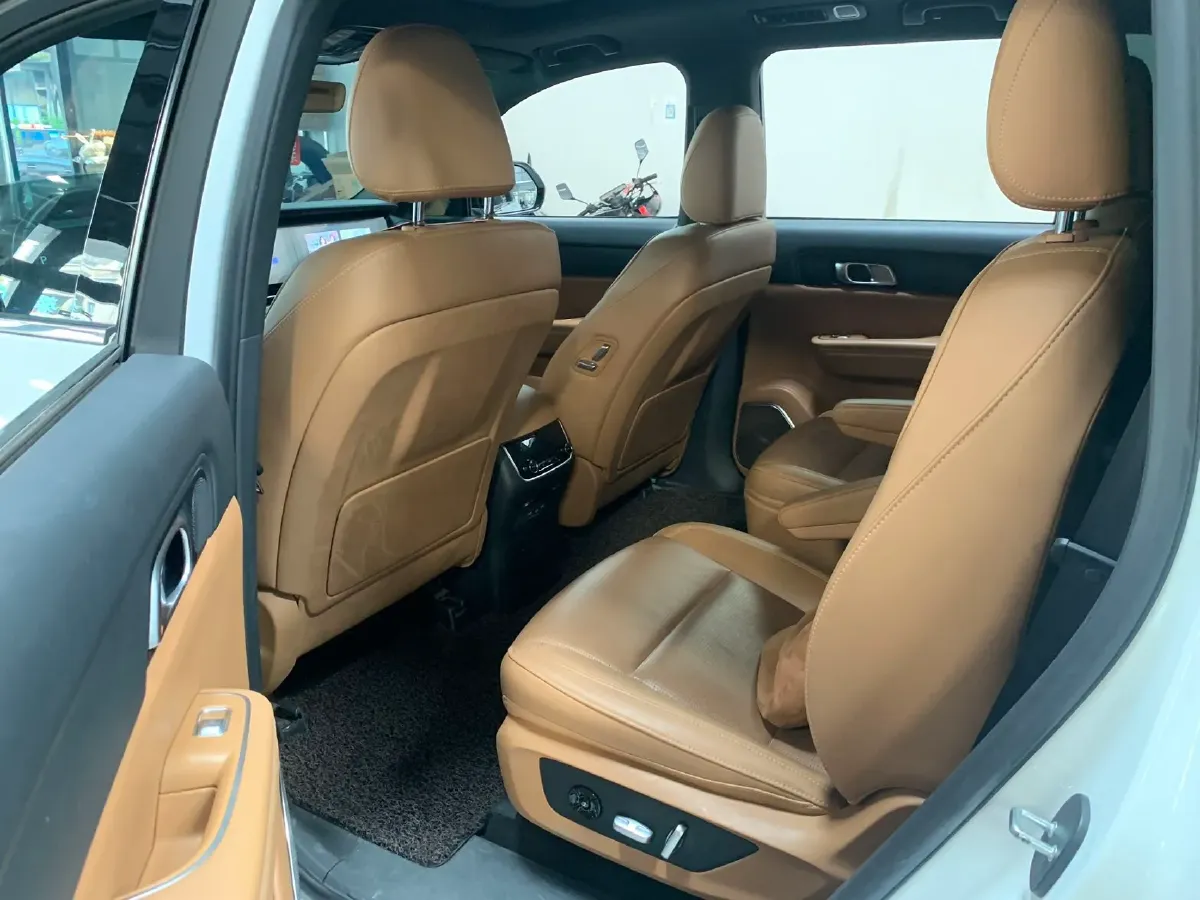 2021 Li ONE Range Extended 131HP REEV 40.5KWH,autocango,china used car exporter,china ev exporter,chinese used car exporter,chinese used ev exporter