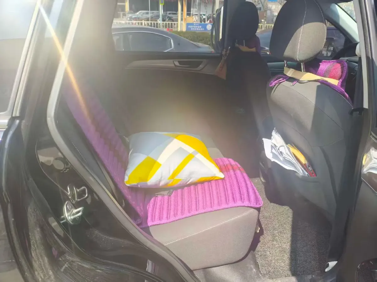 2021 Haval M6 1.5T 150HP L4 7DCT,autocango,china used car exporter,china ev exporter,chinese used car exporter,chinese used ev exporter