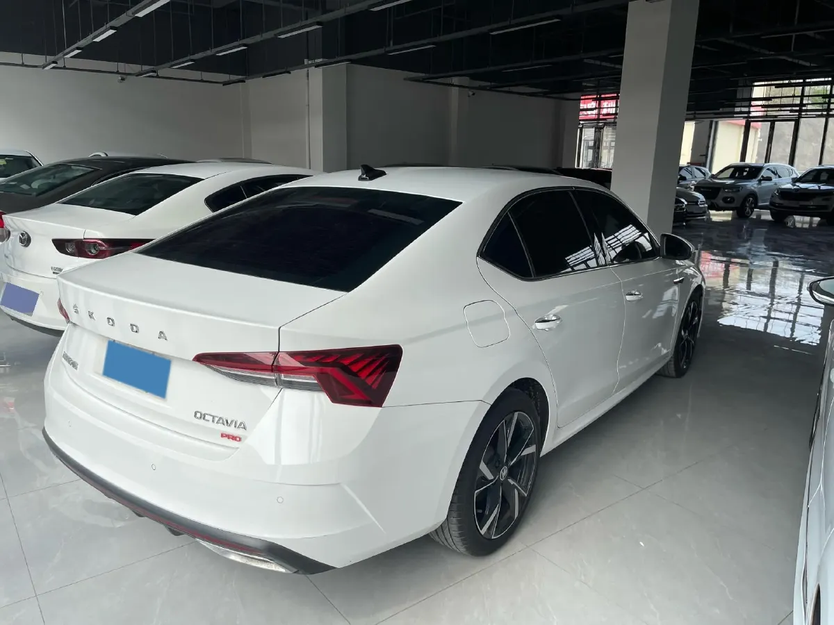 2022 Skoda Octavia 1.4T 150HP L4 7DCT,autocango,china used car exporter,china ev exporter,chinese used car exporter,chinese used ev exporter