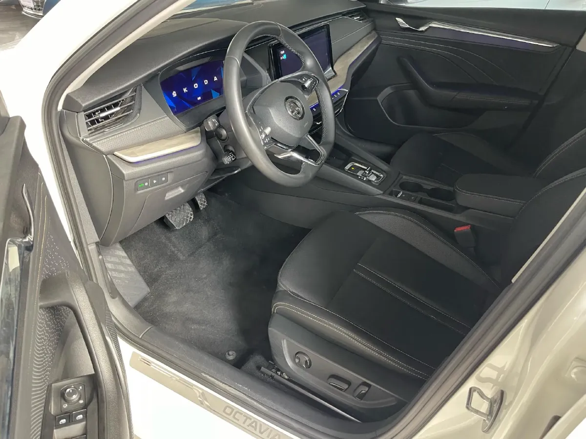 2022 Skoda Octavia 1.4T 150HP L4 7DCT,autocango,china used car exporter,china ev exporter,chinese used car exporter,chinese used ev exporter