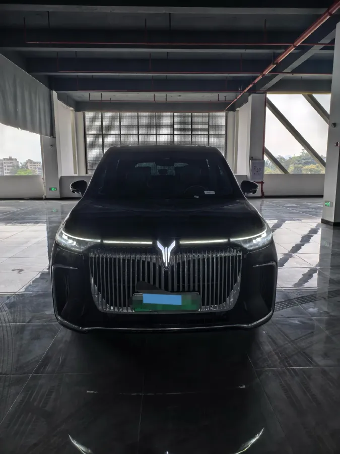 2025 Voyah Dream 1.5T 150HP L4 PHEV 41.7KWH,autocango,china used car exporter,china ev exporter,chinese used car exporter,chinese used ev exporter