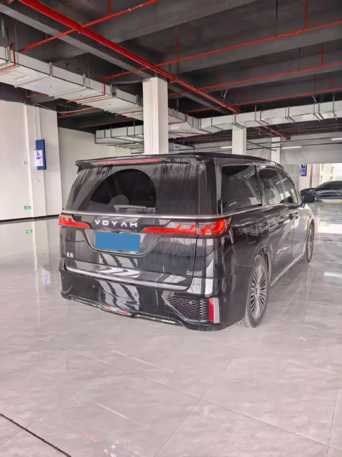 2025 Voyah Dream 1.5T 150HP L4 PHEV 41.7KWH,autocango,china used car exporter,china ev exporter,chinese used car exporter,chinese used ev exporter