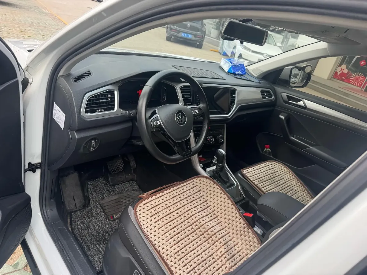 2022 Volkswagen T-Roc 1.4T 150HP L4 7DCT,autocango,china used car exporter,china ev exporter,chinese used car exporter,chinese used ev exporter