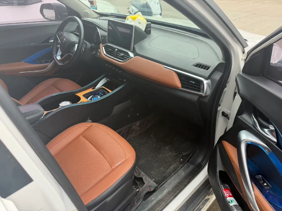 2017 HaiMa S5 Young Edition 1.6L 122HP L4 5MT,autocango,china used car exporter,china ev exporter,chinese used car exporter,chinese used ev exporter