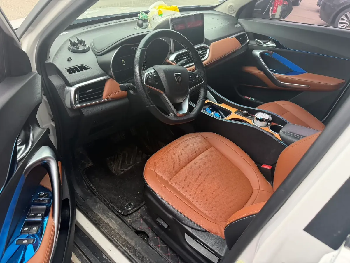 2017 HaiMa S5 Young Edition 1.6L 122HP L4 5MT,autocango,china used car exporter,china ev exporter,chinese used car exporter,chinese used ev exporter