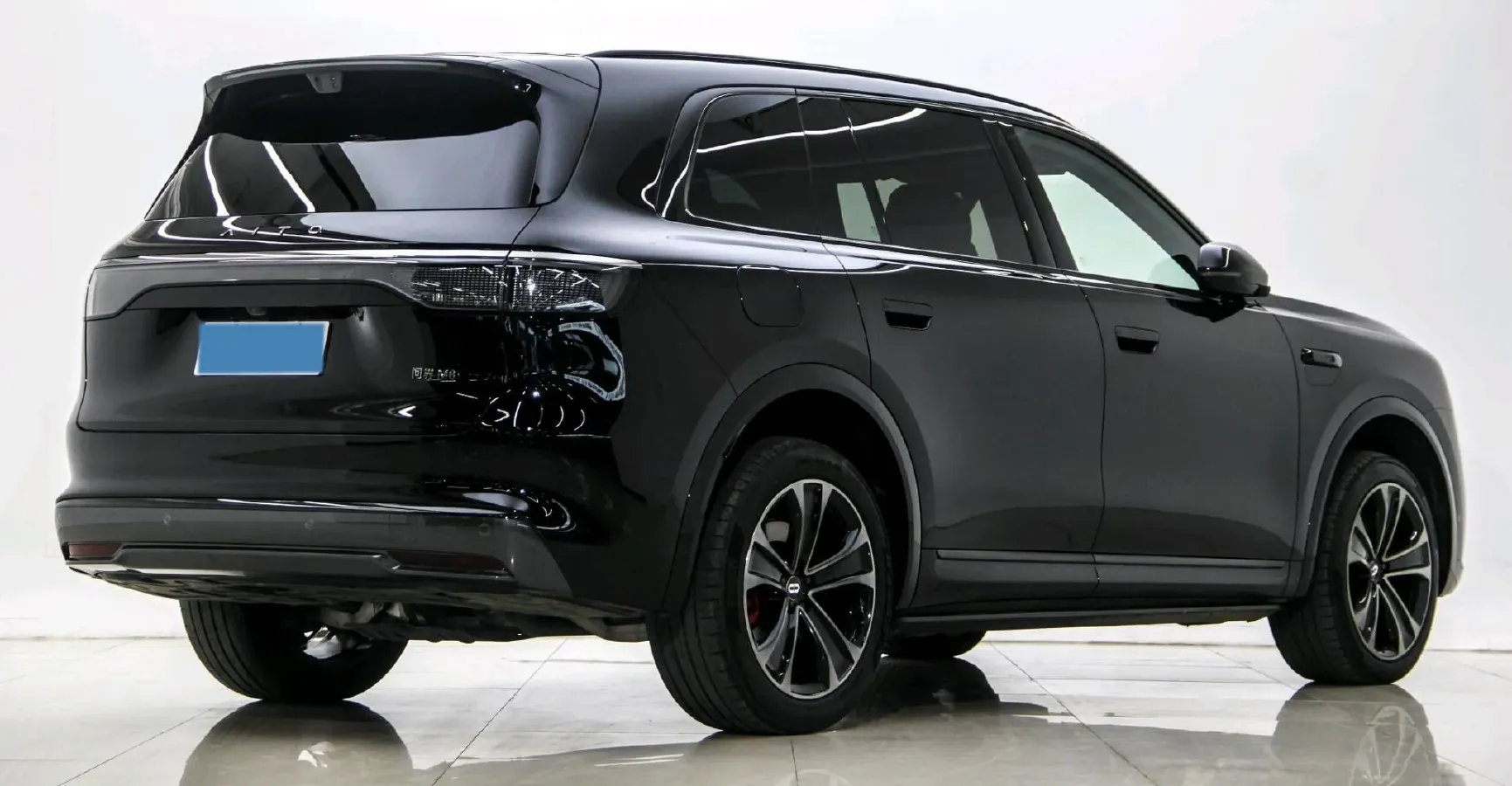 2025 AITO AITO M8 REEV 160HP REEV 53.4KWH,autocango,china used car exporter,china ev exporter,chinese used car exporter,chinese used ev exporter