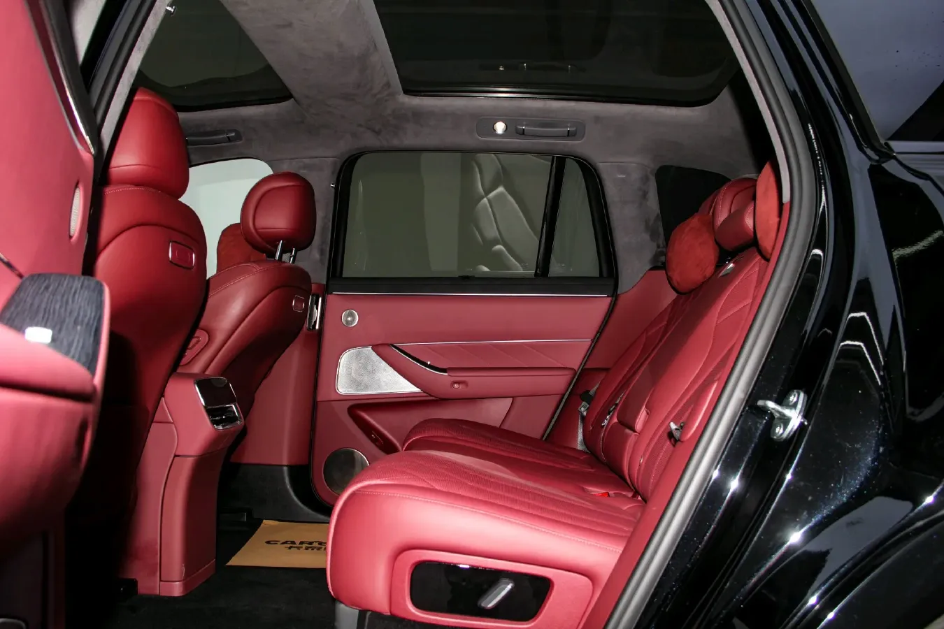 2025 AITO AITO M8 REEV 160HP REEV 53.4KWH,autocango,china used car exporter,china ev exporter,chinese used car exporter,chinese used ev exporter