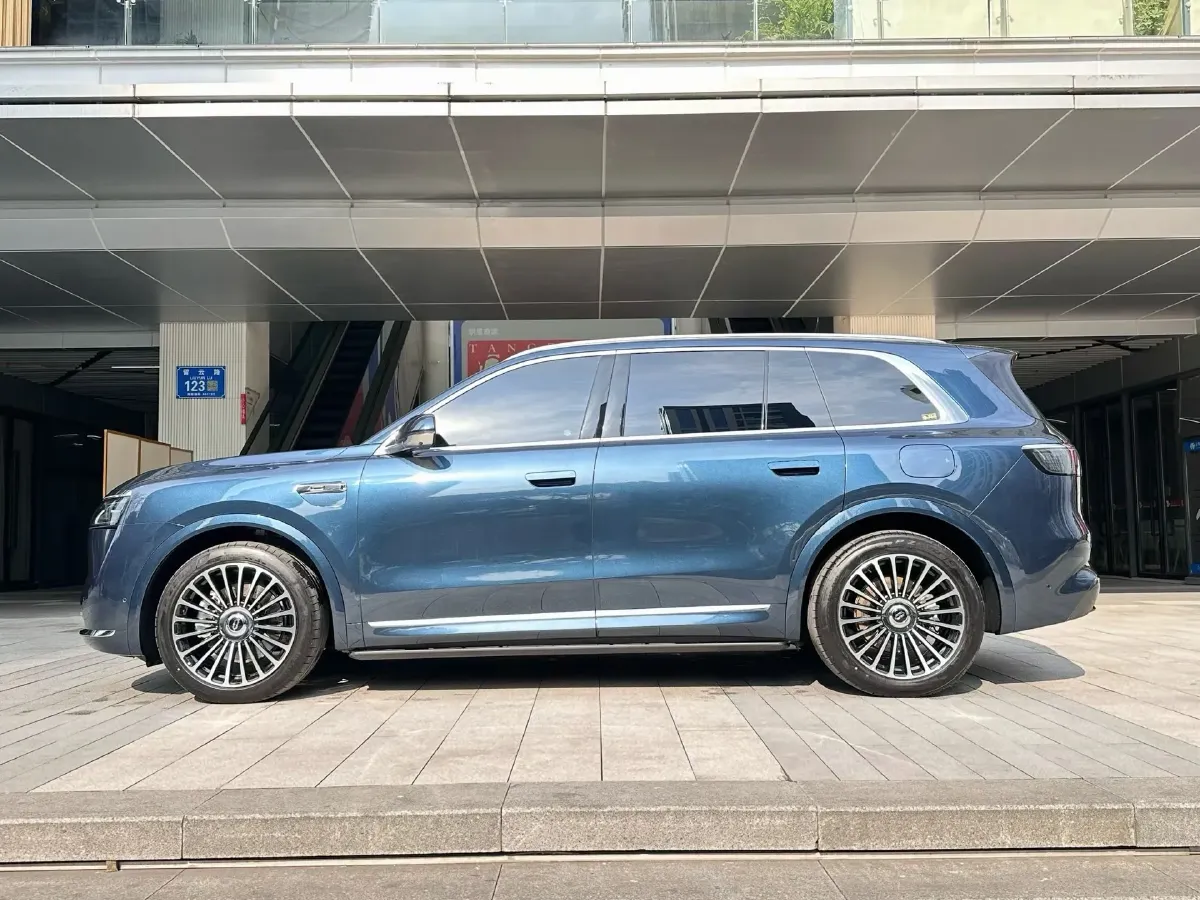 2025 AITO AITO M8 REEV 160HP REEV 53.4KWH,autocango,china used car exporter,china ev exporter,chinese used car exporter,chinese used ev exporter