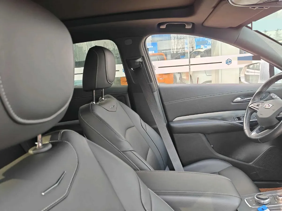 2018 Cadillac XT4 2.0T 241HP L4 9AT,autocango,china used car exporter,china ev exporter,chinese used car exporter,chinese used ev exporter