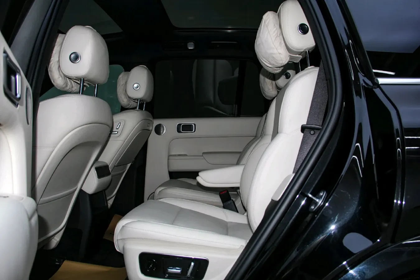 2024 Volvo S60 2.0T 197HP L4 7DCT,autocango,china used car exporter,china ev exporter,chinese used car exporter,chinese used ev exporter