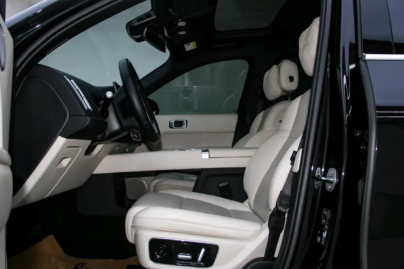 2024 Volvo S60 2.0T 197HP L4 7DCT,autocango,china used car exporter,china ev exporter,chinese used car exporter,chinese used ev exporter