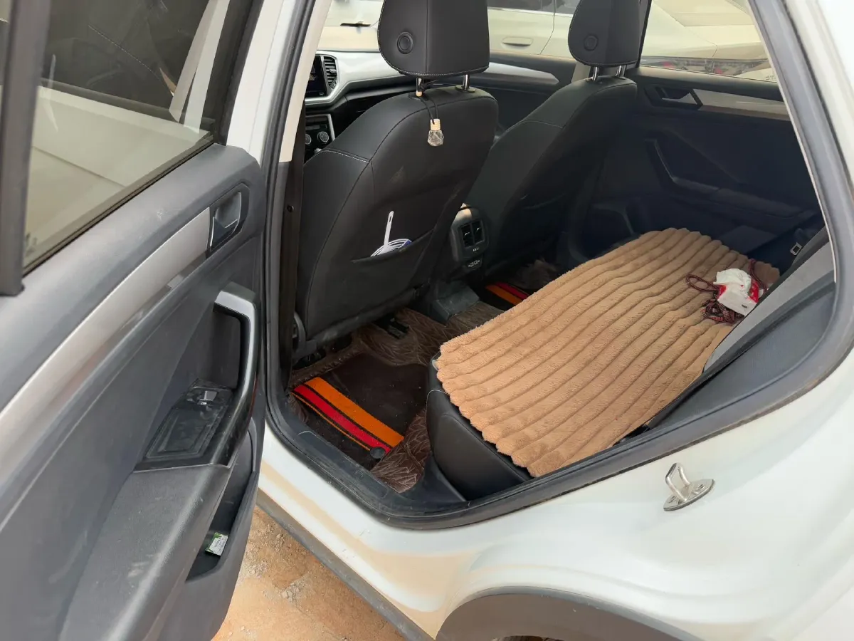 2021 Volkswagen T-Roc 1.4T 150HP L4 7DCT,autocango,china used car exporter,china ev exporter,chinese used car exporter,chinese used ev exporter