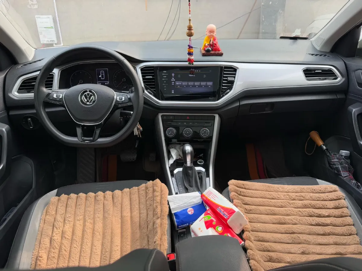 2021 Volkswagen T-Roc 1.4T 150HP L4 7DCT,autocango,china used car exporter,china ev exporter,chinese used car exporter,chinese used ev exporter