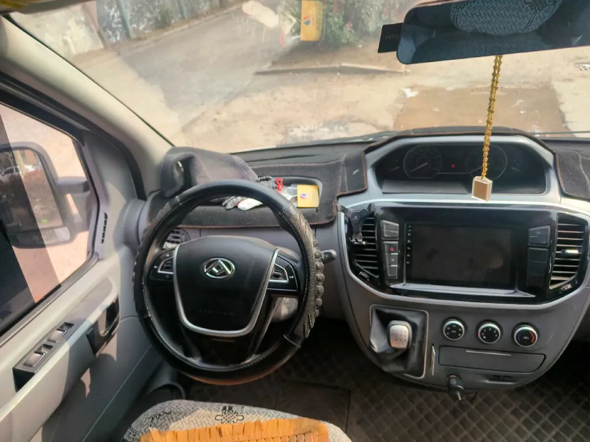 2021 MAXUS XinTu V80 2.0T 127HP L4 6MT,autocango,china used car exporter,china ev exporter,chinese used car exporter,chinese used ev exporter