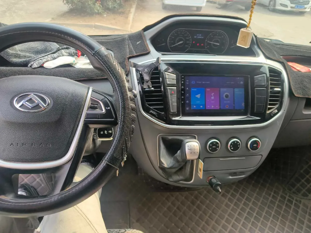 2021 MAXUS XinTu V80 2.0T 127HP L4 6MT,autocango,china used car exporter,china ev exporter,chinese used car exporter,chinese used ev exporter