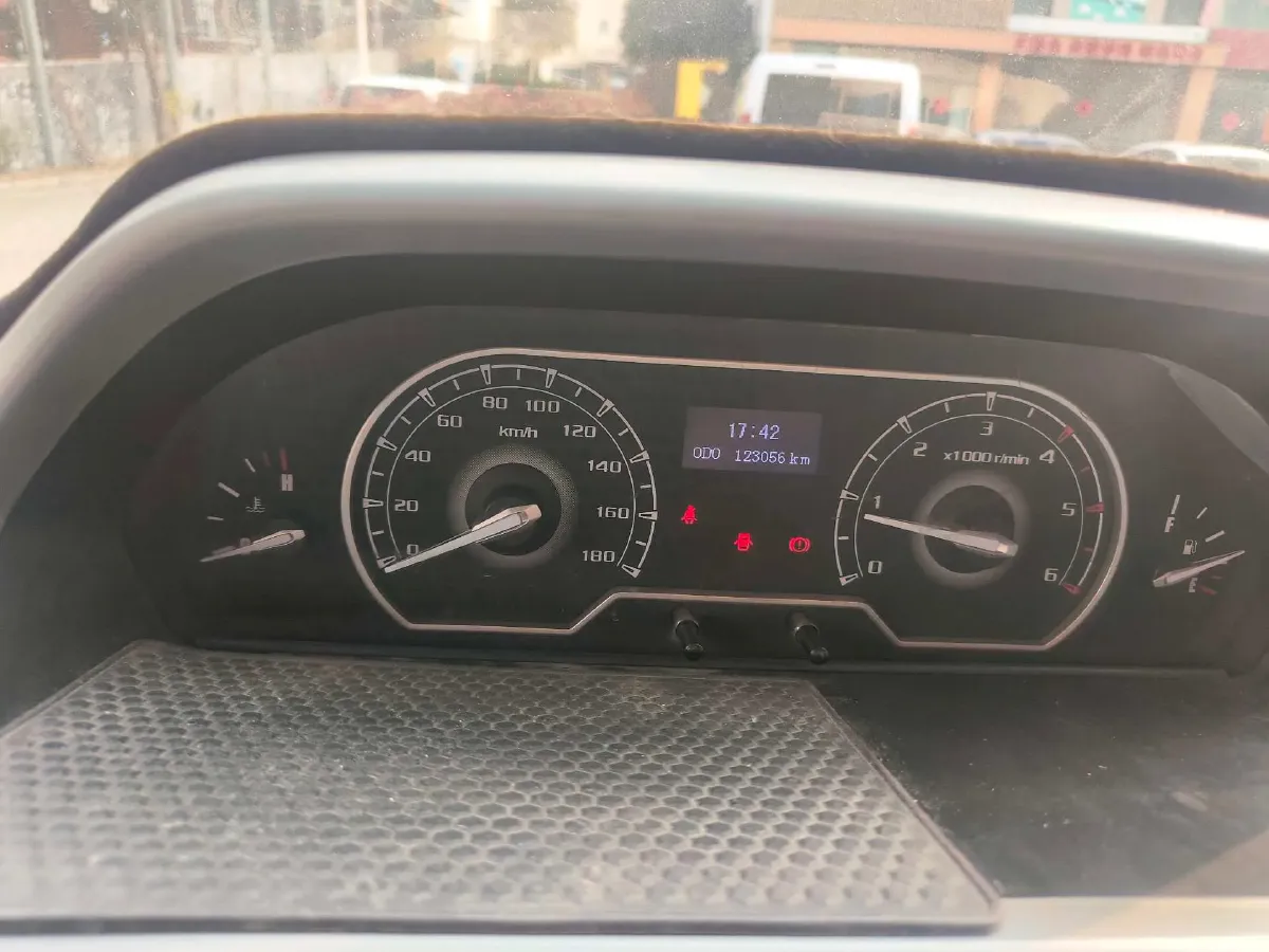 2021 MAXUS XinTu V80 2.0T 127HP L4 6MT,autocango,china used car exporter,china ev exporter,chinese used car exporter,chinese used ev exporter