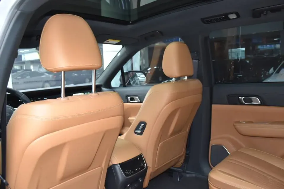 2020 Li ONE Range Extended 131HP REEV 40.5KWH,autocango,china used car exporter,china ev exporter,chinese used car exporter,chinese used ev exporter