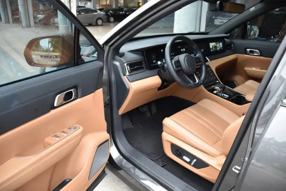 2020 Li ONE Range Extended 131HP REEV 40.5KWH,autocango,china used car exporter,china ev exporter,chinese used car exporter,chinese used ev exporter