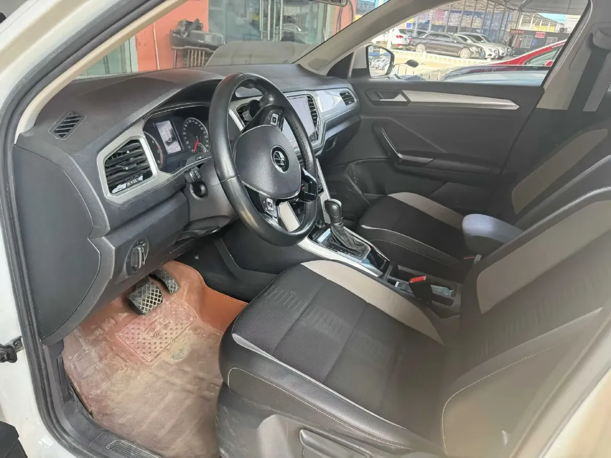2020 Volkswagen T-Roc 1.4T 150HP L4 7DCT,autocango,china used car exporter,china ev exporter,chinese used car exporter,chinese used ev exporter