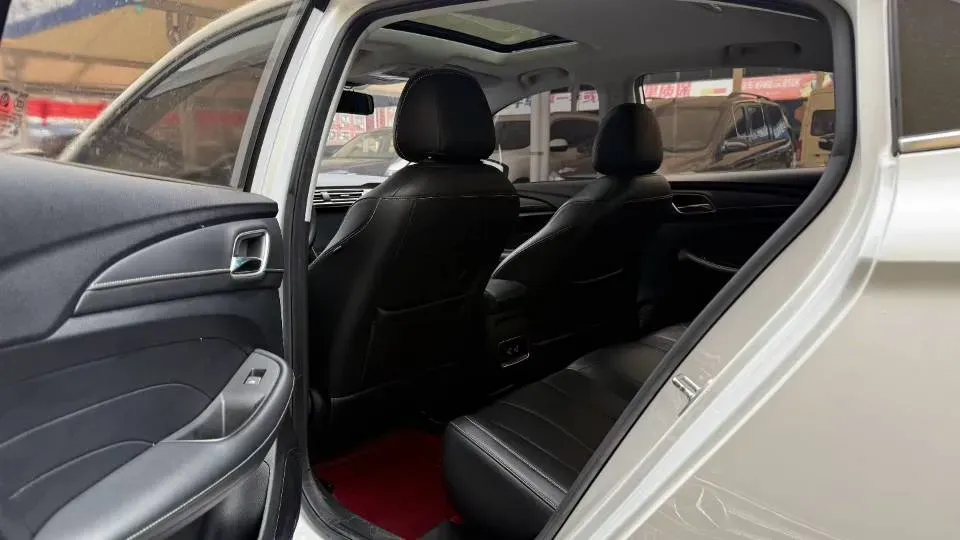 2020 Roewe i5 1.5L 120HP L4 CVT,autocango,china used car exporter,china ev exporter,chinese used car exporter,chinese used ev exporter