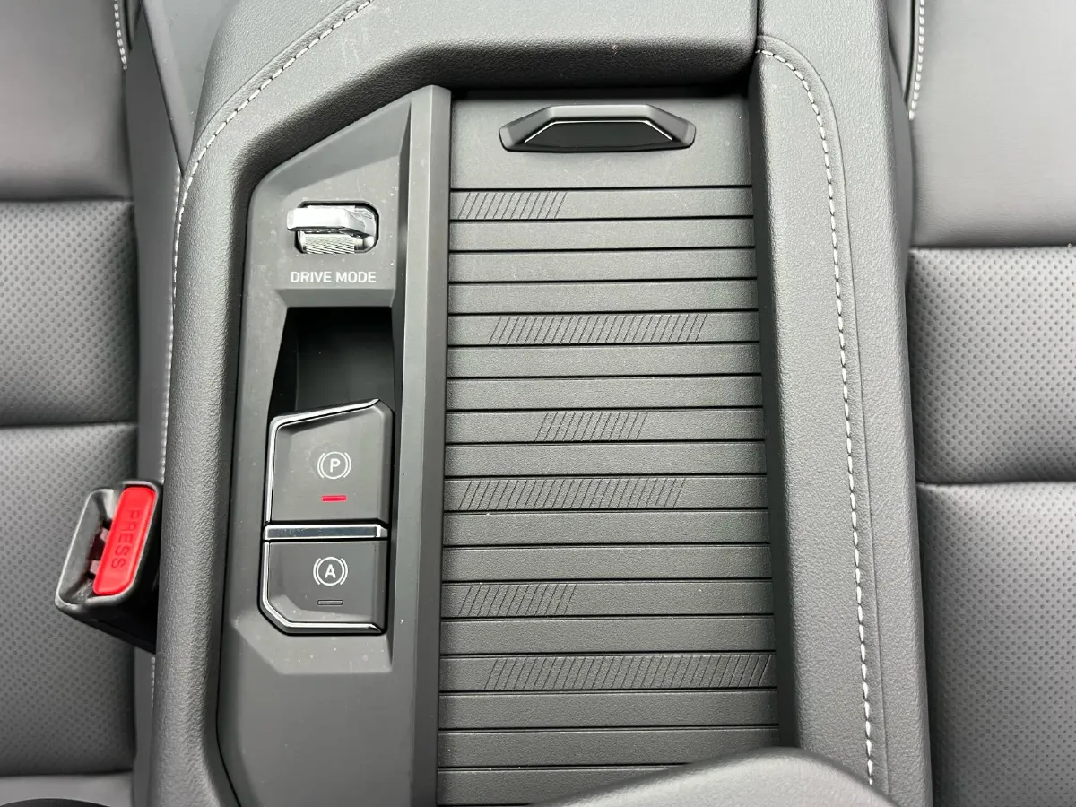 2023 LYNK&CO 06 1.5T 181HP L4 7DCT,autocango,china used car exporter,china ev exporter,chinese used car exporter,chinese used ev exporter