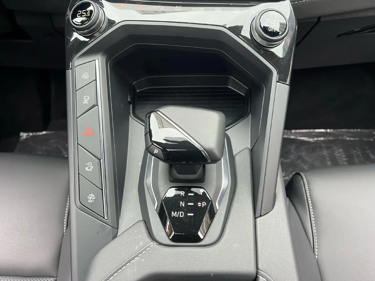 2023 LYNK&CO 06 1.5T 181HP L4 7DCT,autocango,china used car exporter,china ev exporter,chinese used car exporter,chinese used ev exporter