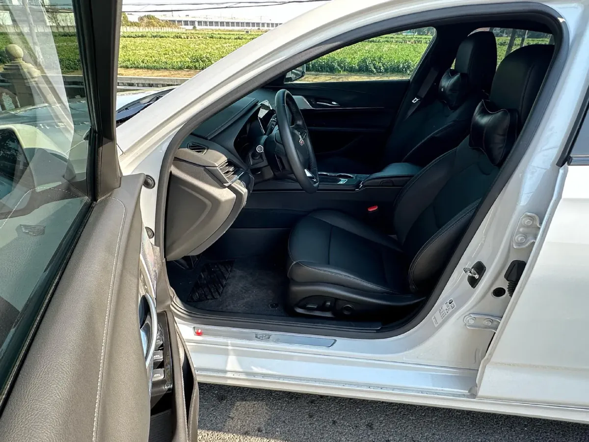 2023 Cadillac CT4 2.0T 237HP L4 8AT,autocango,china used car exporter,china ev exporter,chinese used car exporter,chinese used ev exporter