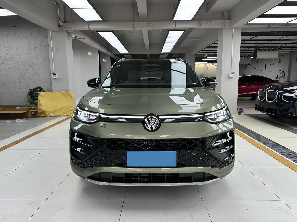 2025 Volkswagen Tayron 2.0T 220HP L4 7DCT,autocango,china used car exporter,china ev exporter,chinese used car exporter,chinese used ev exporter