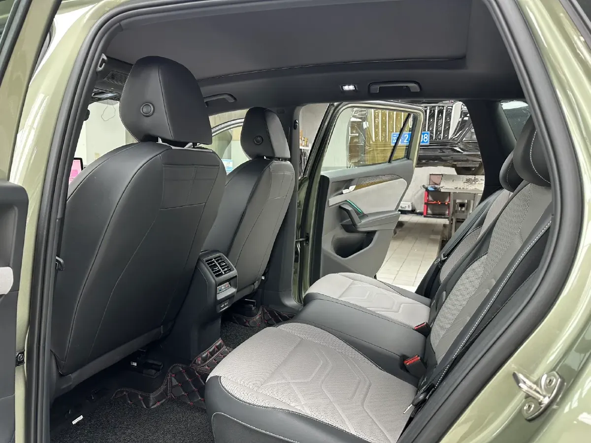 2025 Volkswagen Tayron 2.0T 220HP L4 7DCT,autocango,china used car exporter,china ev exporter,chinese used car exporter,chinese used ev exporter