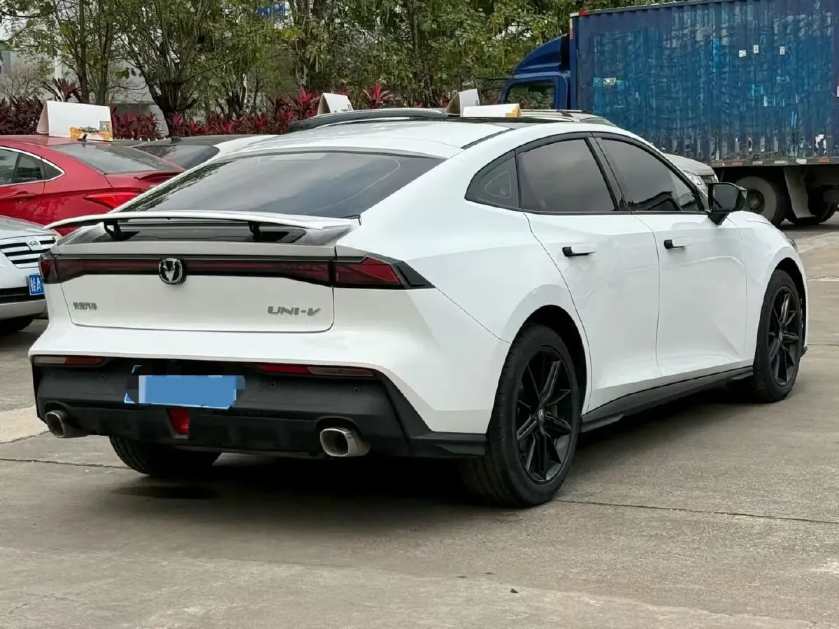 2023 ChangAn UNI-V 1.5T 188HP L4 7DCT,autocango,china used car exporter,china ev exporter,chinese used car exporter,chinese used ev exporter
