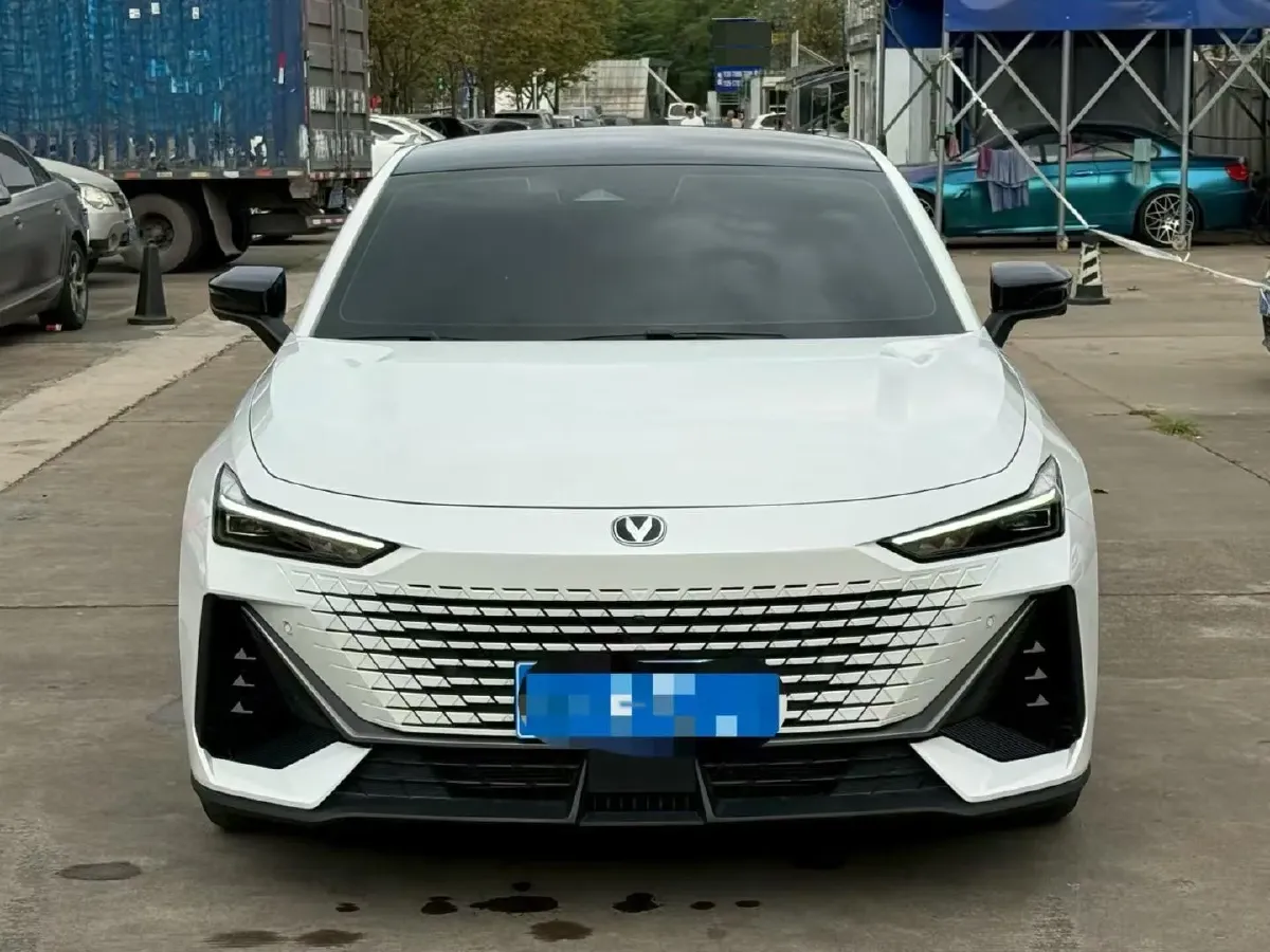 2023 ChangAn UNI-V 1.5T 188HP L4 7DCT,autocango,china used car exporter,china ev exporter,chinese used car exporter,chinese used ev exporter
