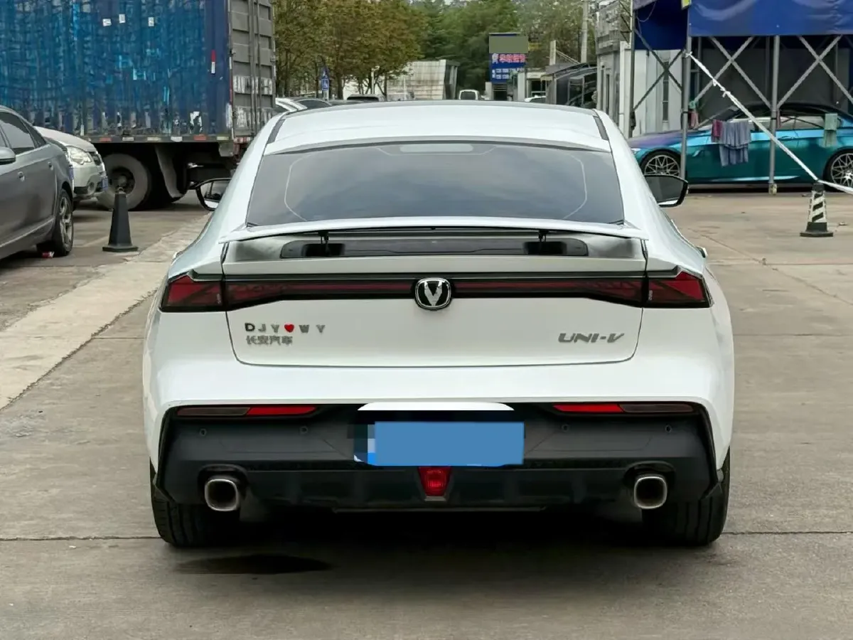 2023 ChangAn UNI-V 1.5T 188HP L4 7DCT,autocango,china used car exporter,china ev exporter,chinese used car exporter,chinese used ev exporter