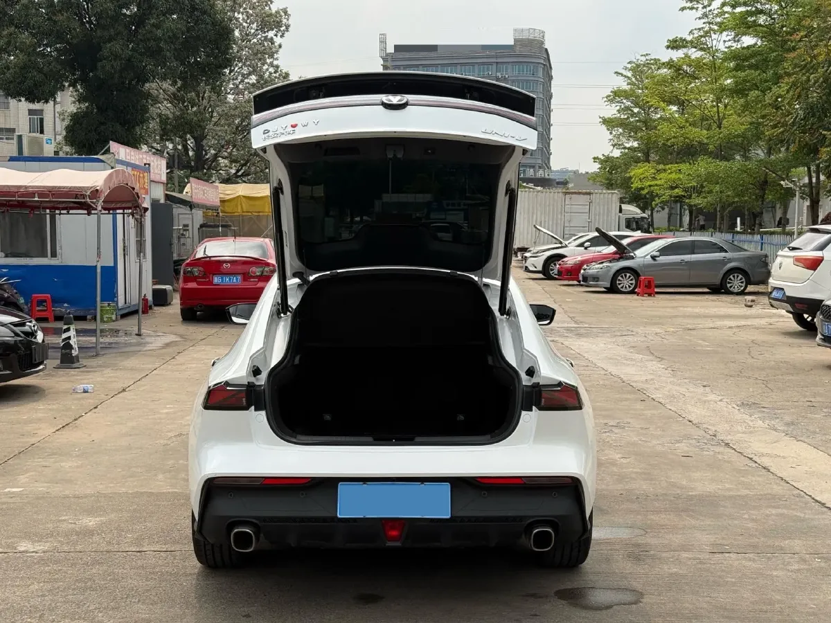 2023 ChangAn UNI-V 1.5T 188HP L4 7DCT,autocango,china used car exporter,china ev exporter,chinese used car exporter,chinese used ev exporter