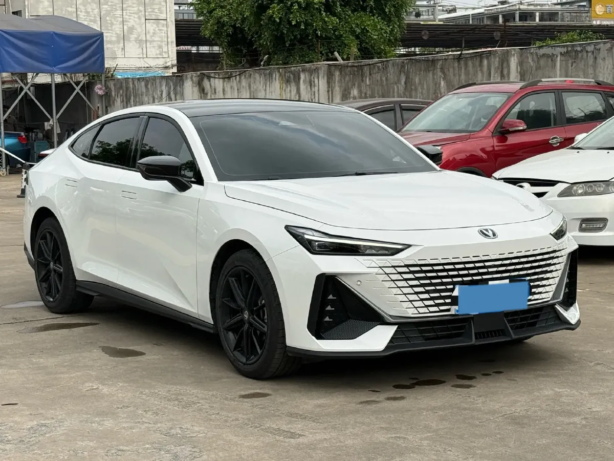 2023 ChangAn UNI-V 1.5T 188HP L4 7DCT,autocango,china used car exporter,china ev exporter,chinese used car exporter,chinese used ev exporter