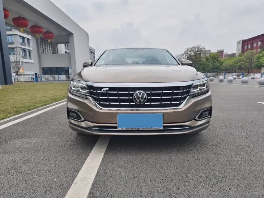 2020 Volkswagen Passat 2.0T 186HP L4 7DCT,autocango,china used car exporter,china ev exporter,chinese used car exporter,chinese used ev exporter