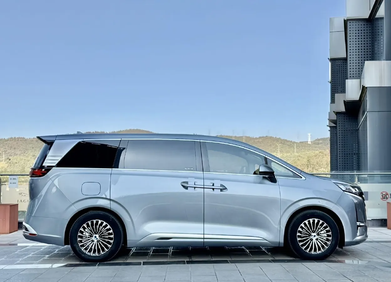 2022 Mercedes-Benz GLC Class 2.0T 197HP L4 9AT,autocango,china used car exporter,china ev exporter,chinese used car exporter,chinese used ev exporter