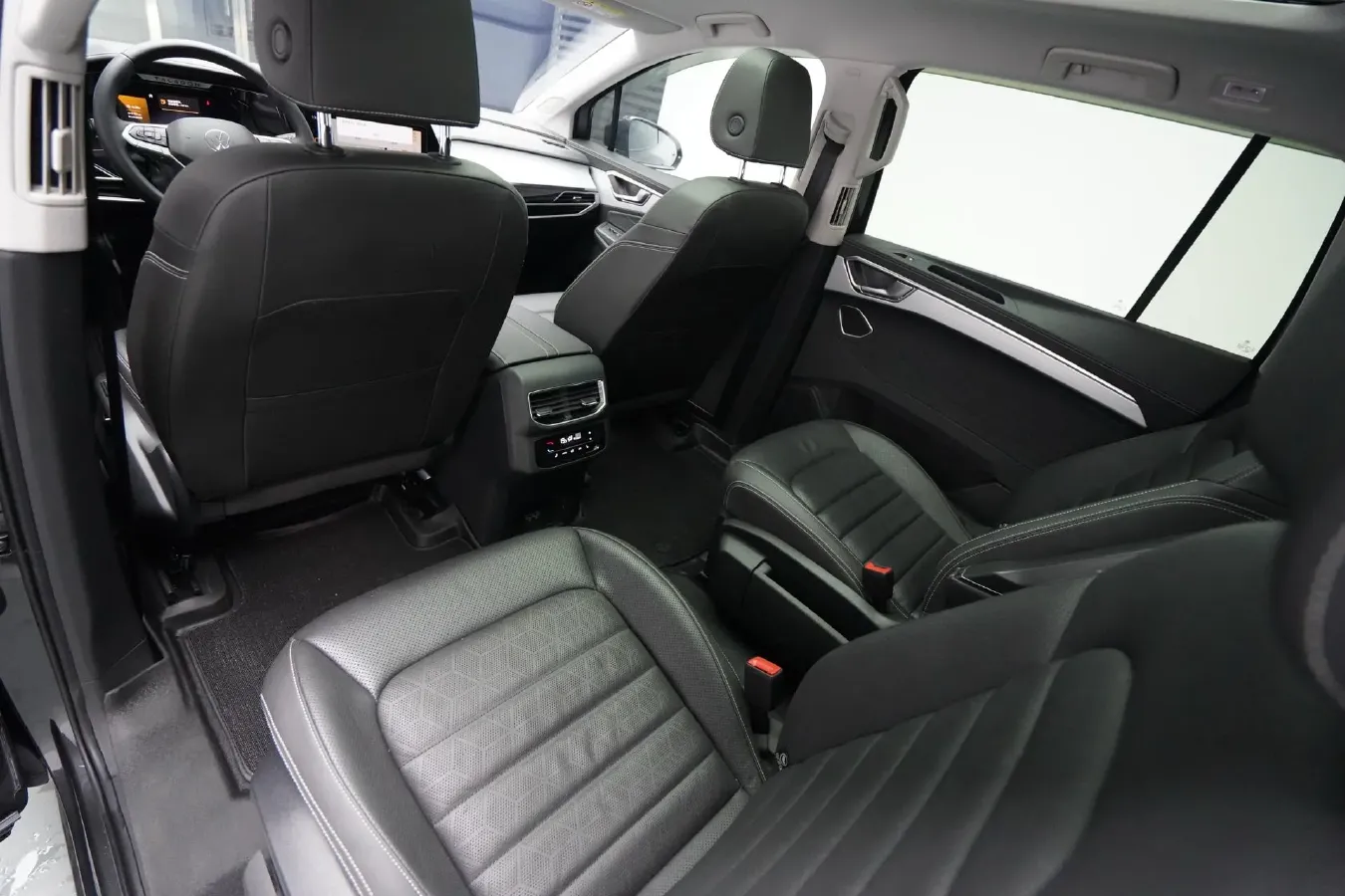 2021 Volkswagen Talagon 2.0T 220HP L4 7DCT,autocango,china used car exporter,china ev exporter,chinese used car exporter,chinese used ev exporter