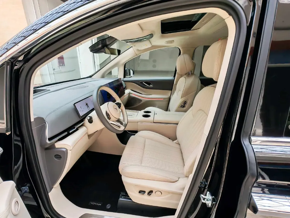 2025 Voyah Dream BEV 108.7KWH,autocango,china used car exporter,china ev exporter,chinese used car exporter,chinese used ev exporter