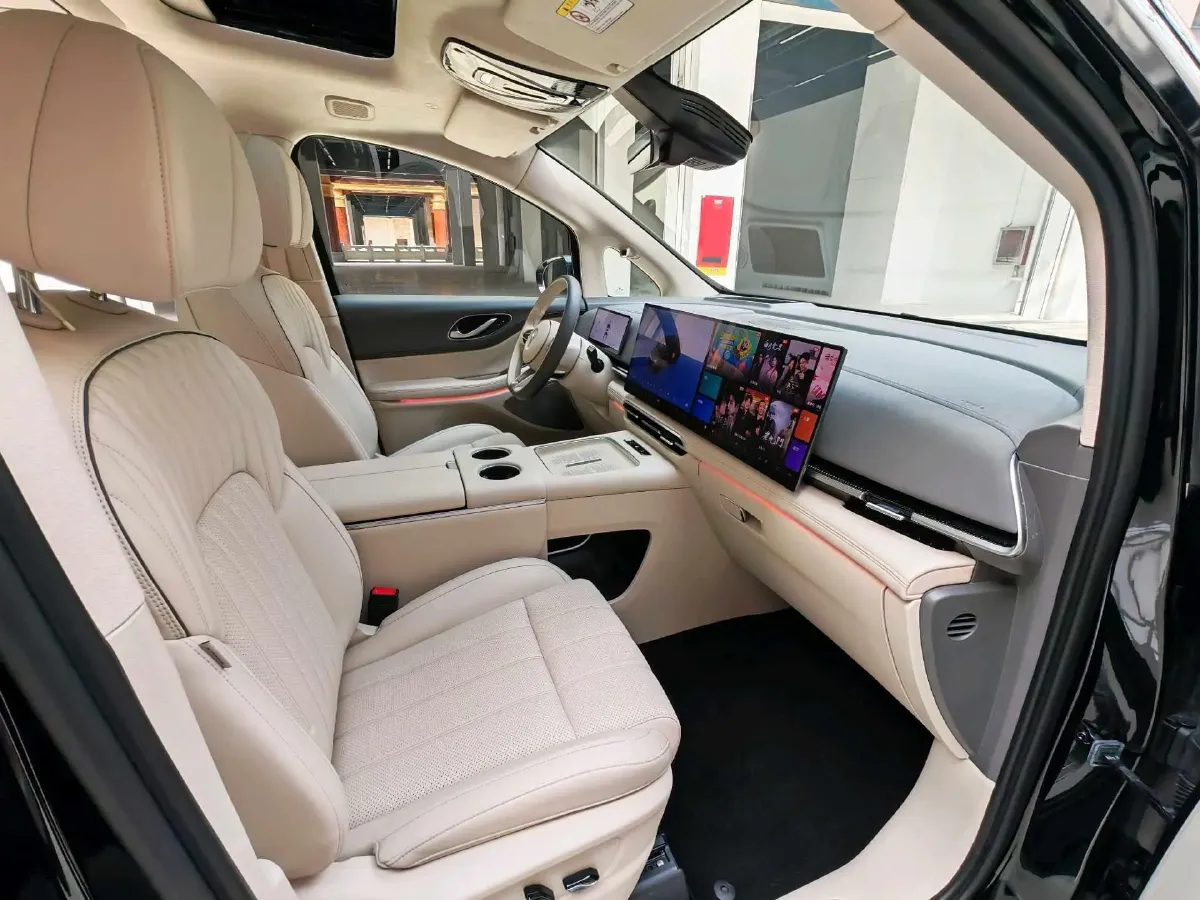 2025 Voyah Dream BEV 108.7KWH,autocango,china used car exporter,china ev exporter,chinese used car exporter,chinese used ev exporter