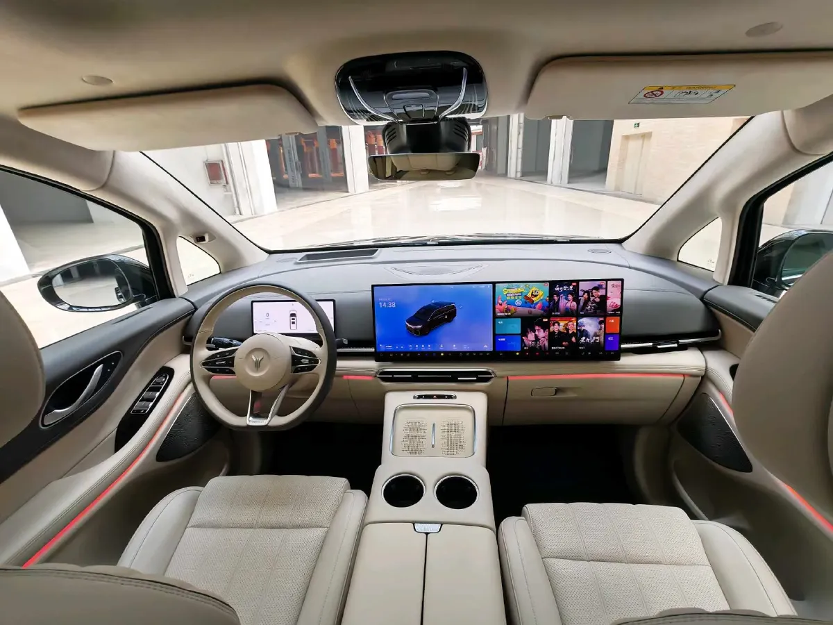 2025 Voyah Dream BEV 108.7KWH,autocango,china used car exporter,china ev exporter,chinese used car exporter,chinese used ev exporter