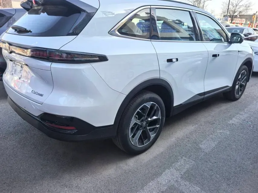 2025 ChangAn CS75 Plus 1.5T 192HP L4 8AT,autocango,china used car exporter,china ev exporter,chinese used car exporter,chinese used ev exporter