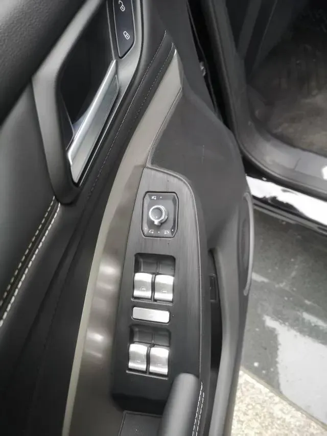 2021 WEY VV6 2.0T 227HP L4 7DCT,autocango,china used car exporter,china ev exporter,chinese used car exporter,chinese used ev exporter