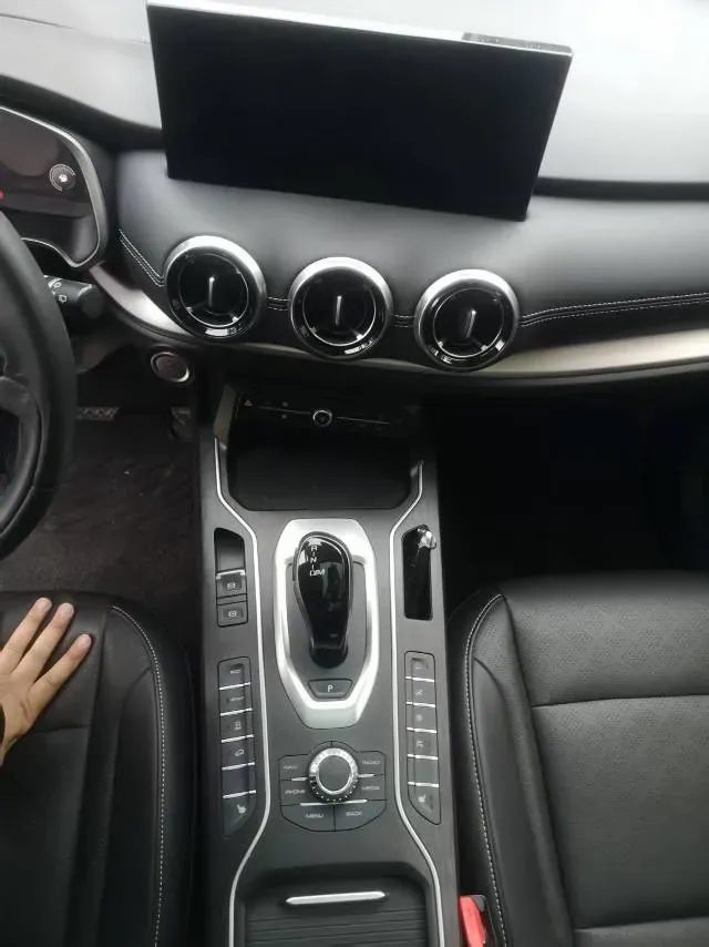 2021 WEY VV6 2.0T 227HP L4 7DCT,autocango,china used car exporter,china ev exporter,chinese used car exporter,chinese used ev exporter