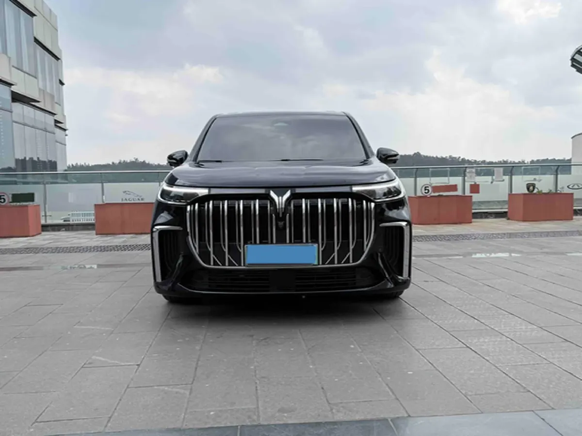 2024 Voyah Dream 1.5T 150HP L4 PHEV 43KWH,autocango,china used car exporter,china ev exporter,chinese used car exporter,chinese used ev exporter