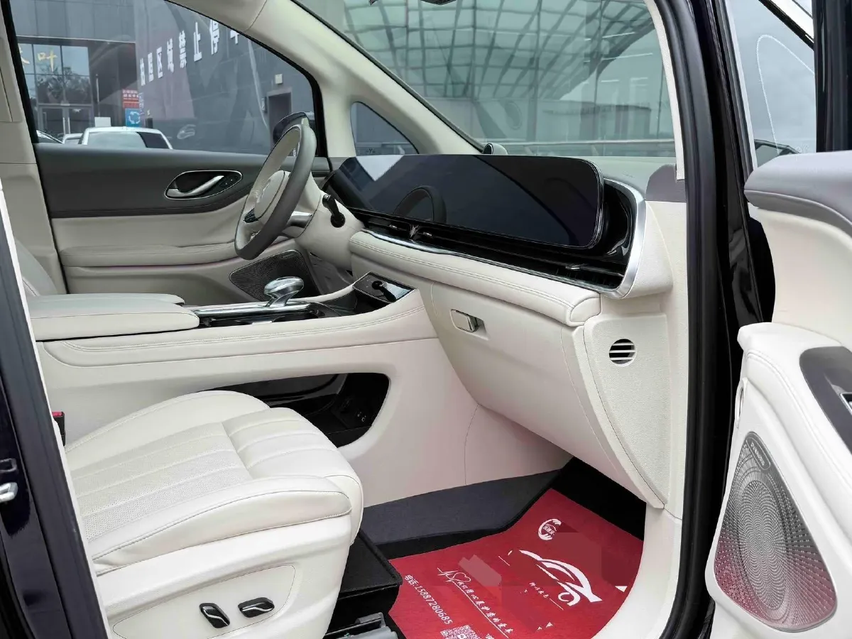 2024 Voyah Dream 1.5T 150HP L4 PHEV 43KWH,autocango,china used car exporter,china ev exporter,chinese used car exporter,chinese used ev exporter