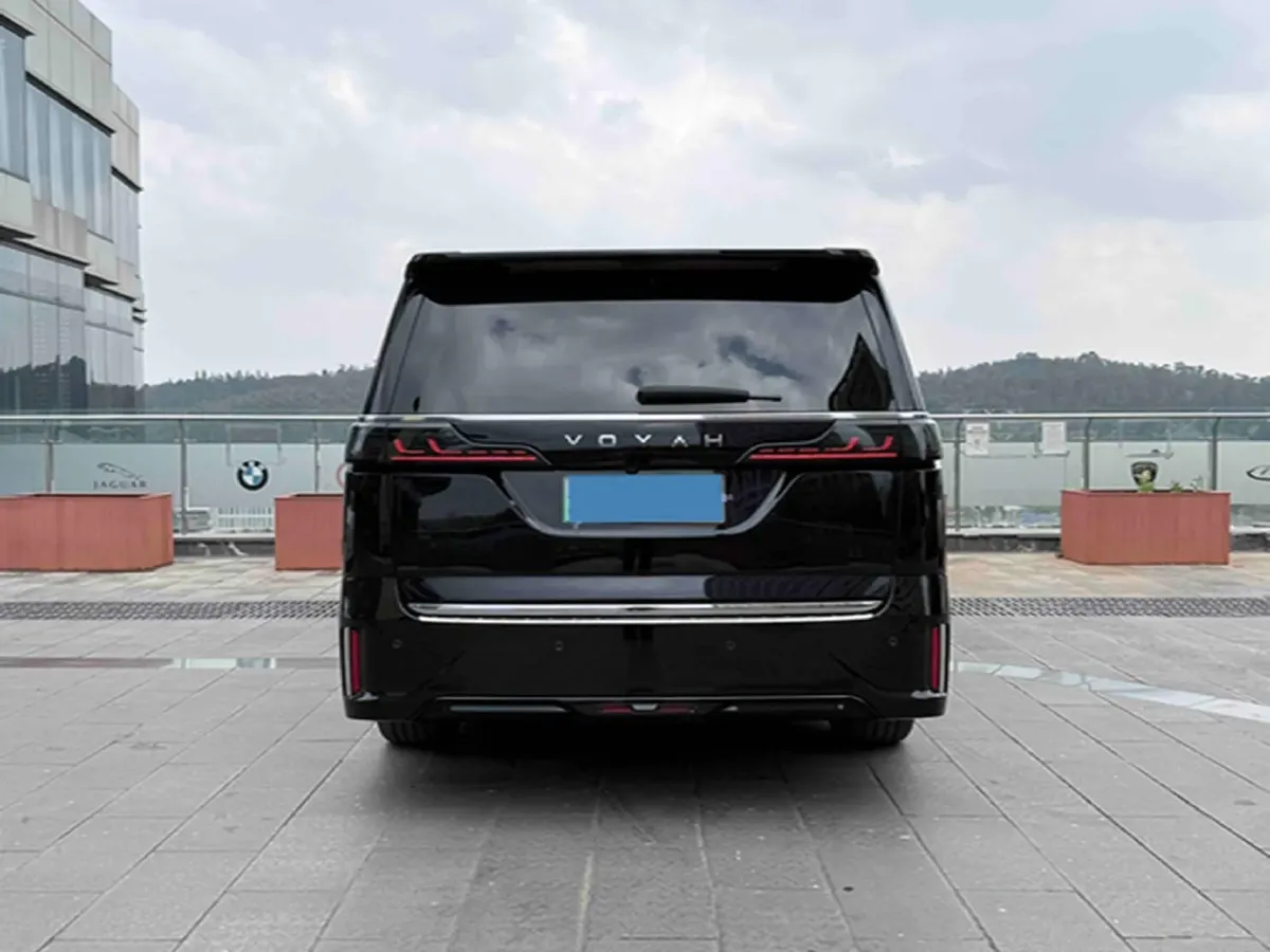 2024 Voyah Dream 1.5T 150HP L4 PHEV 43KWH,autocango,china used car exporter,china ev exporter,chinese used car exporter,chinese used ev exporter